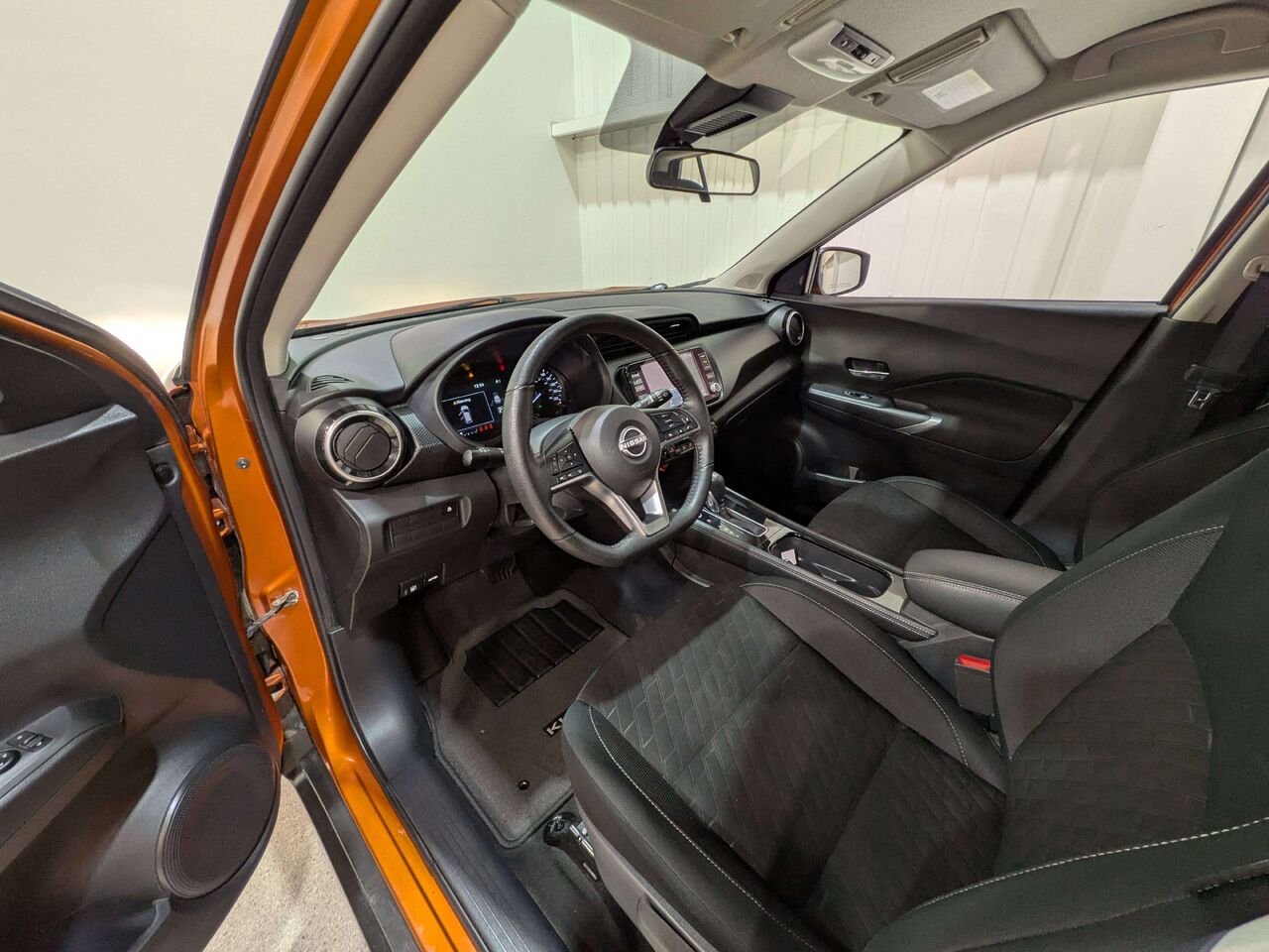 Nissan Kicks 2024 Orange Val-David - photo #9