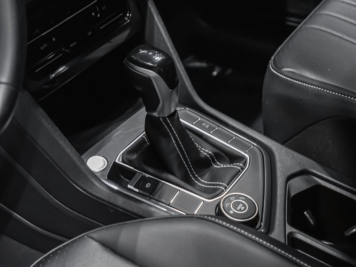 2022 Volkswagen Tiguan COMFORTLINE White Montreal - photo #6