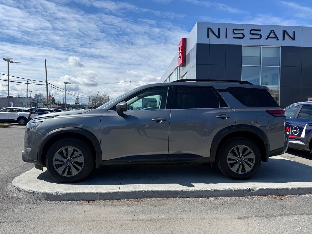 Nissan Pathfinder SV | JAMAIS ACCIDENTÉ✅ 2024 Gris Châteauguay - photo #1