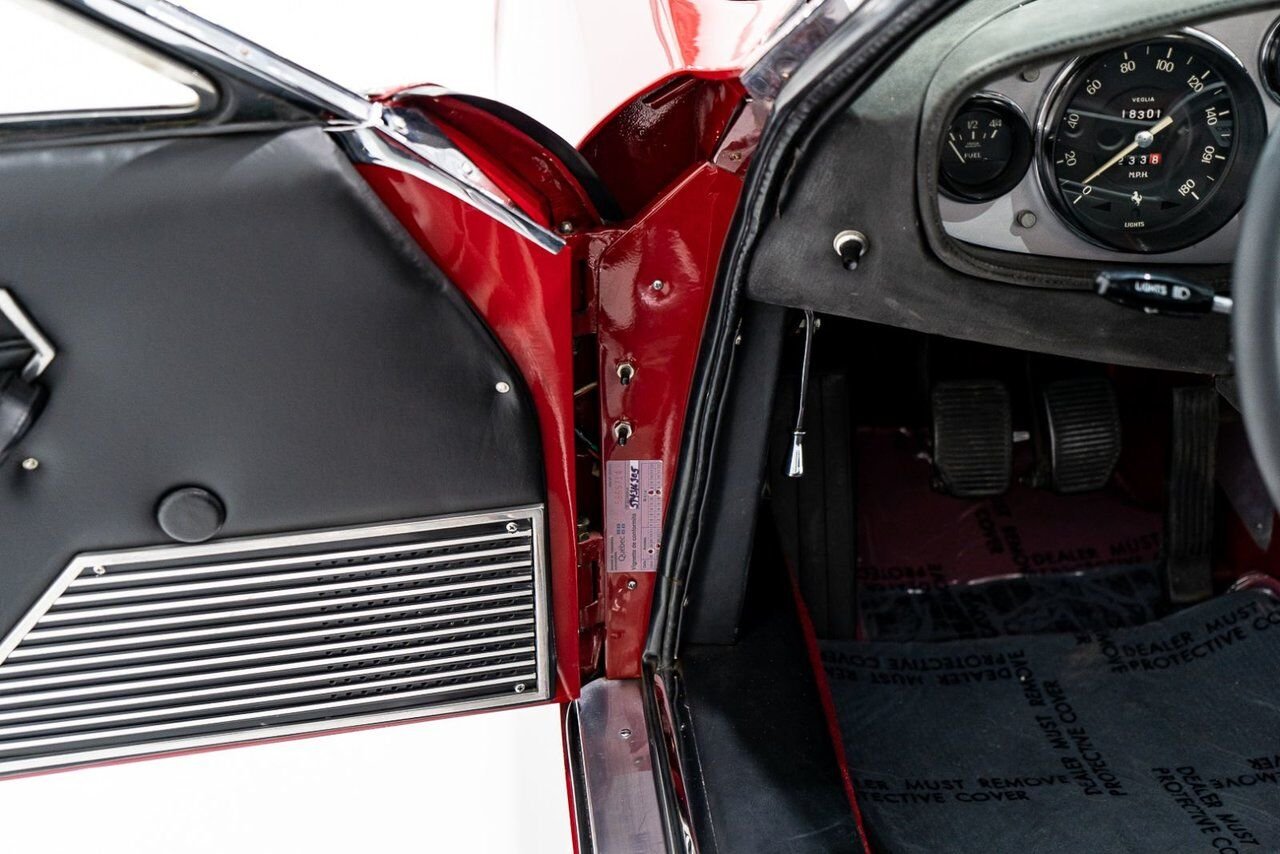 Ferrari 365 GTB4 Daytona 18,301 miles With Orig Books/Tools/ Carbs / Filter Box 1973 Rouge Montréal - photo #61