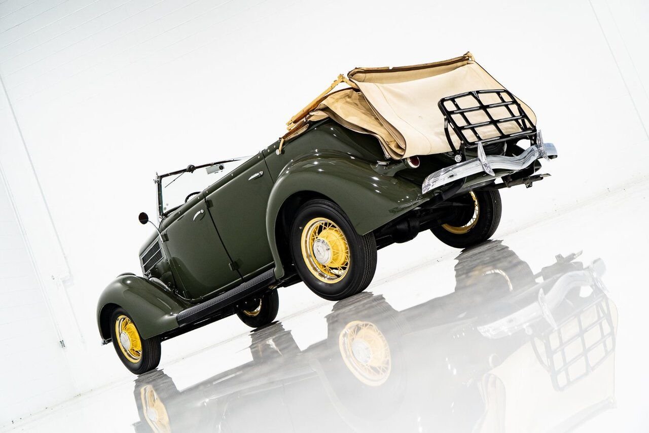 Ford Model 48 Phaeton PRIX EN USD | Beautifully presented in original condition 1936 Vert Montréal - photo #53