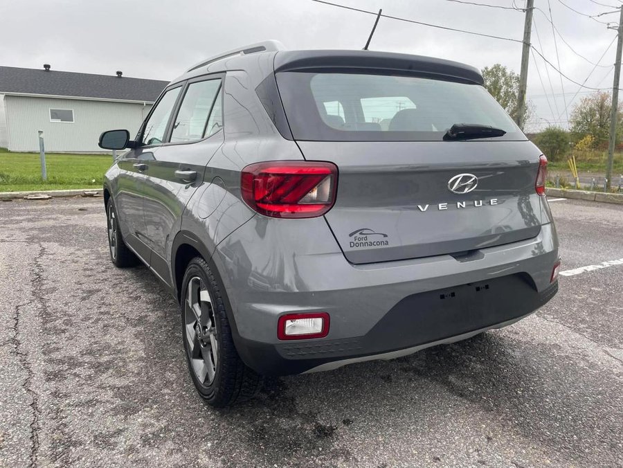 Hyundai Venue Ultimate IVT avec intérieur noir - BANCS CHAUFFANTS - VOLANT CHAUFFANT - BAS KILOMÉTRAGE 2023 Gris