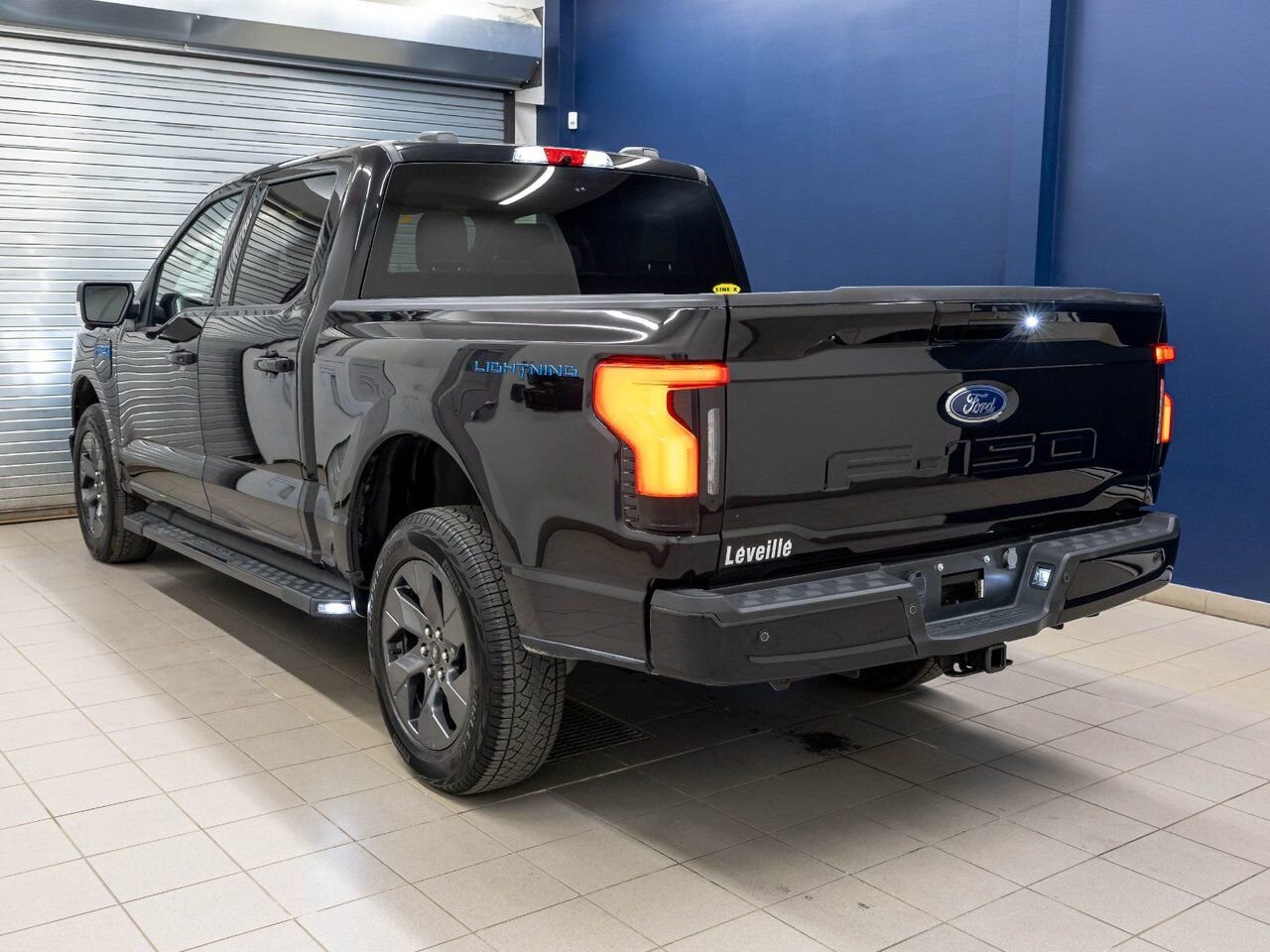 Ford F-150 Lightning XLT CREW 4X4 *NAV* GR REMORQ MAX CAM 360 CARPLAY 2023 Noir Saint-Jérôme - photo #5