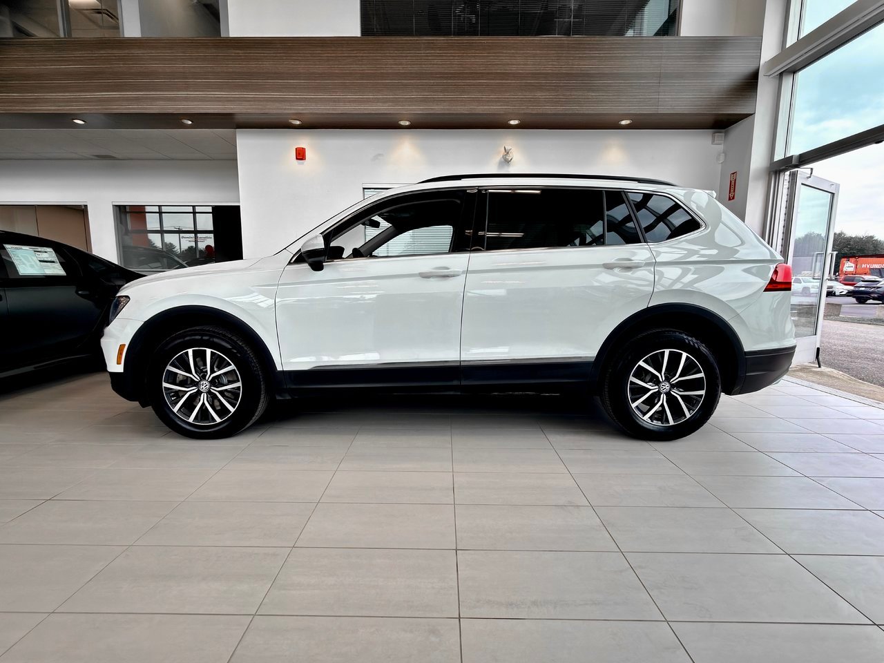 2021 Volkswagen Tiguan White Notre-Dame-des-Prairies - photo #7