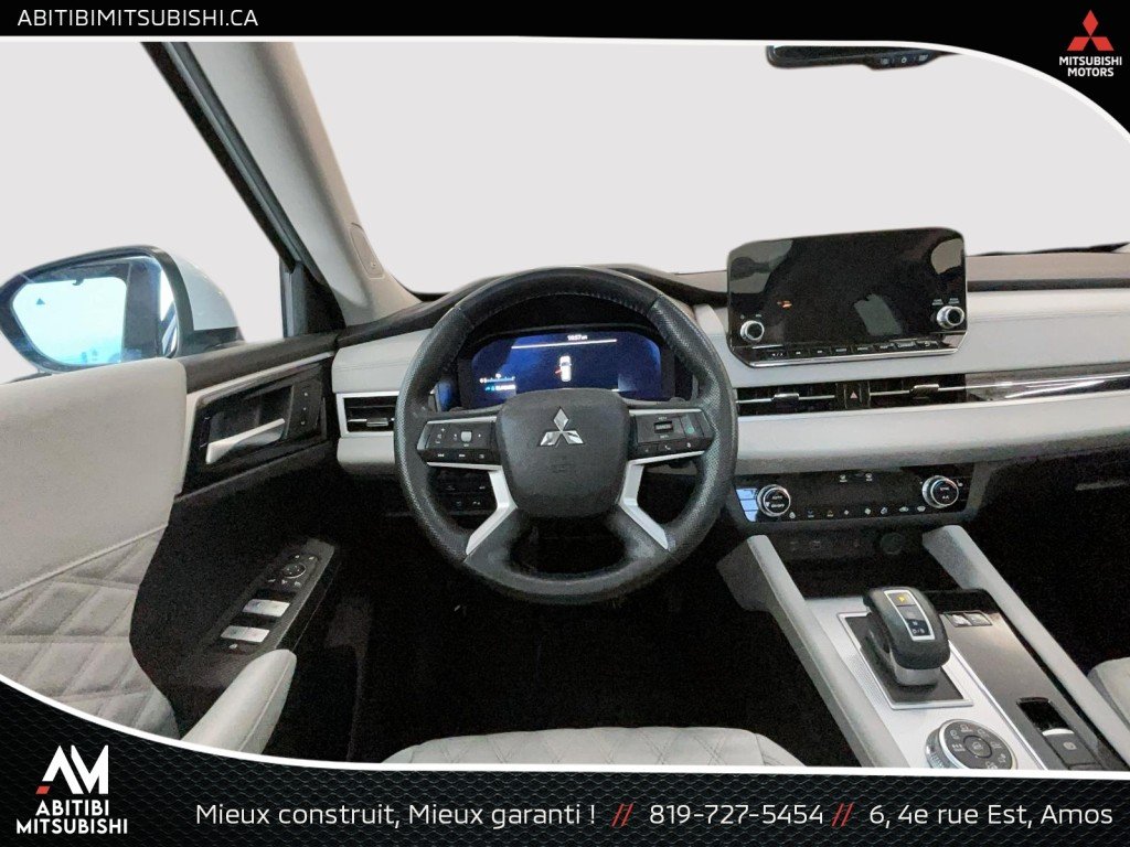 2023 Mitsubishi Outlander Plug-In Hybrid White Amos - photo #13