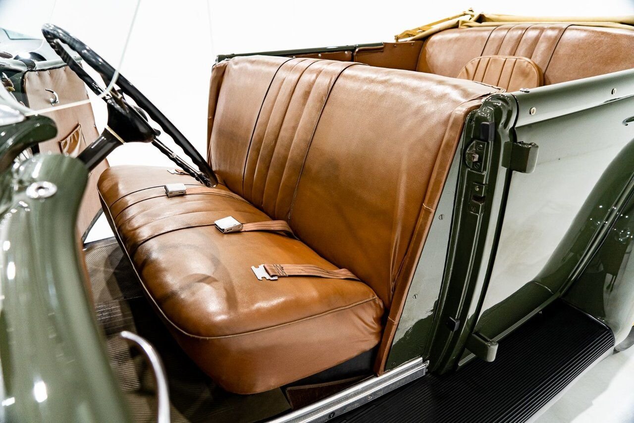 Ford Model 48 Phaeton PRIX EN USD | Beautifully presented in original condition 1936 Vert Montréal - photo #9