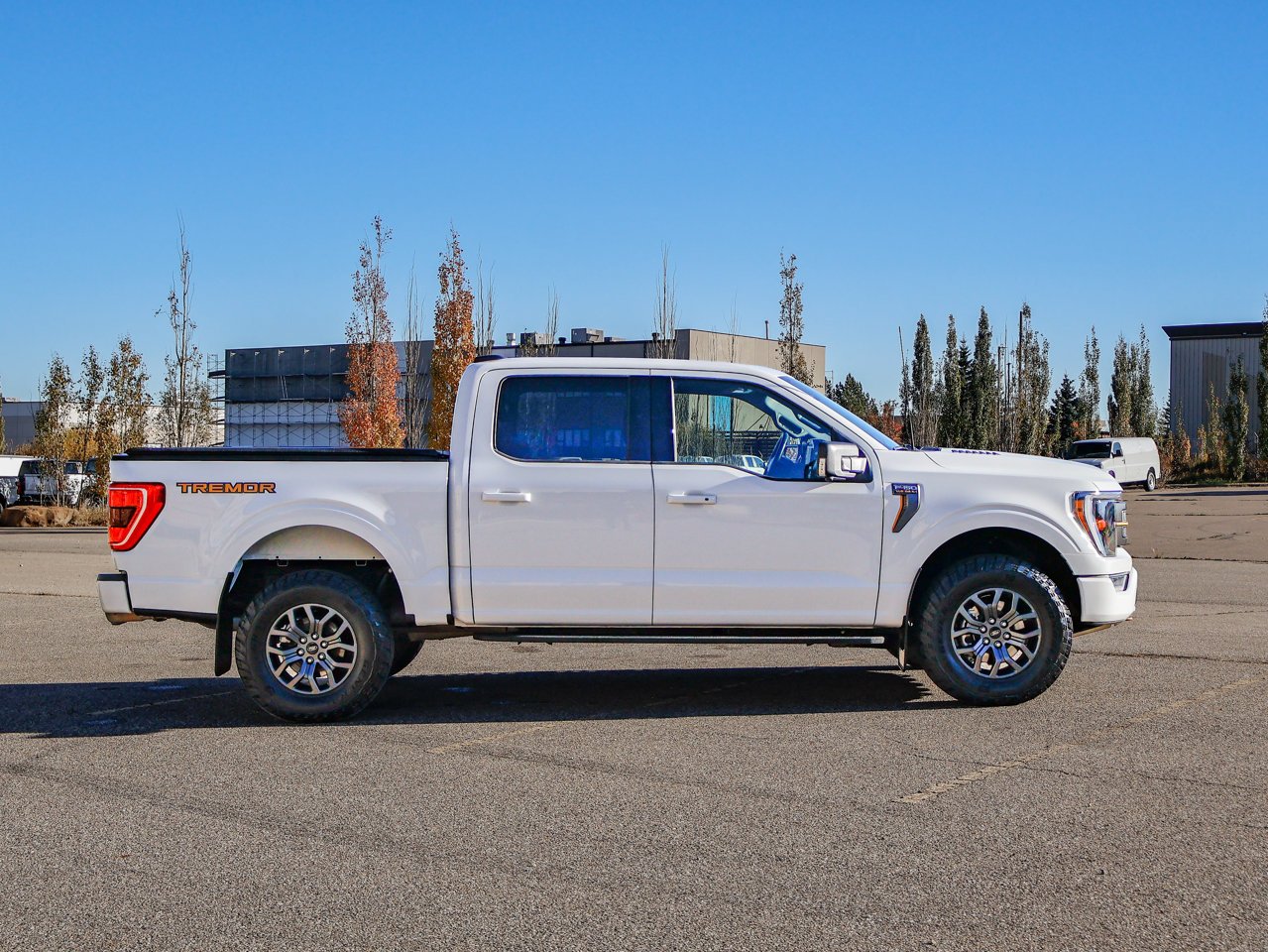 2022 Ford F-150 LARIAT 4WD SuperCrew 5.5' Box White Sherwood Park - photo #13