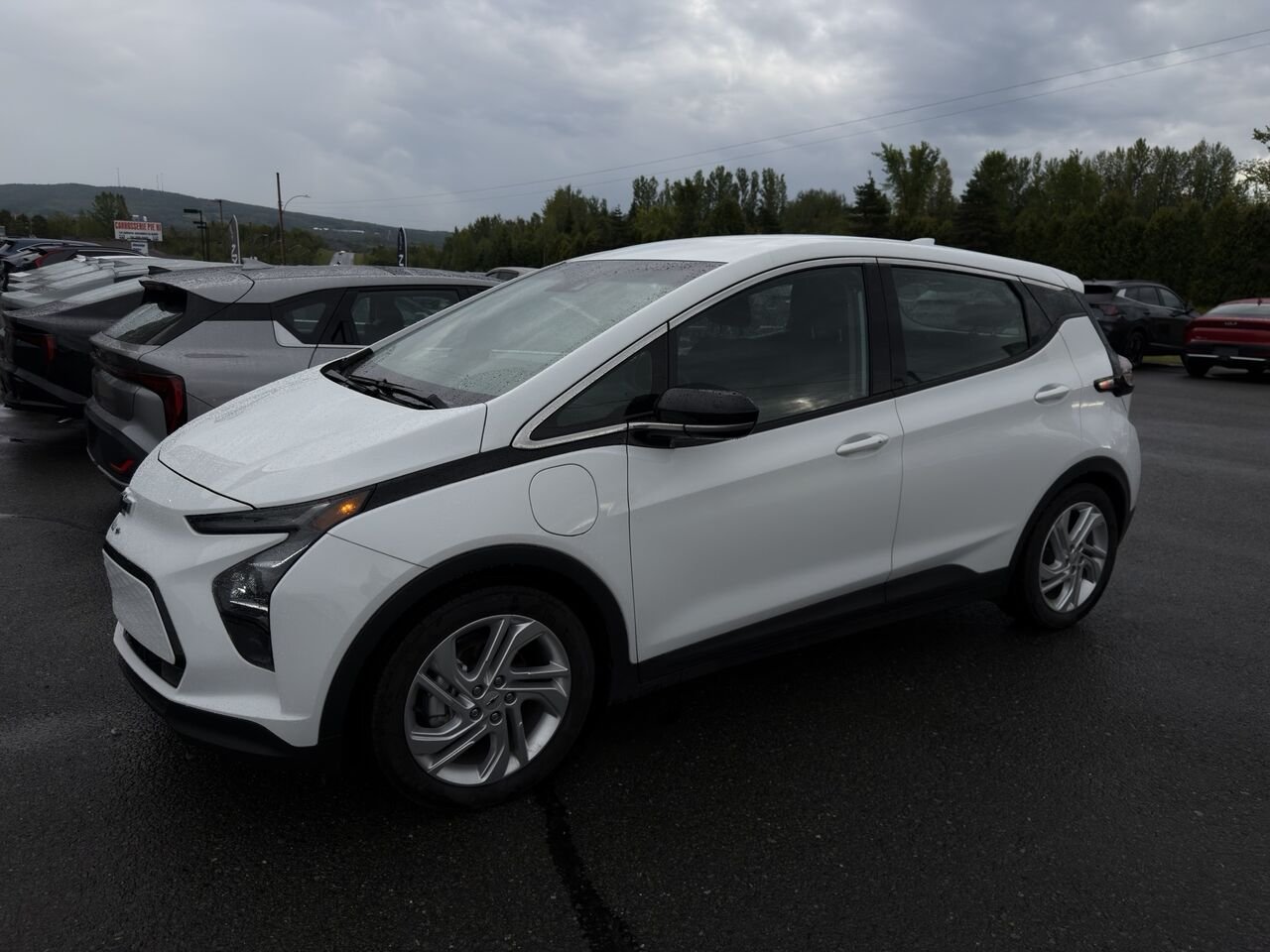 2023 Chevrolet Bolt EV White Thetford Mines - photo #0