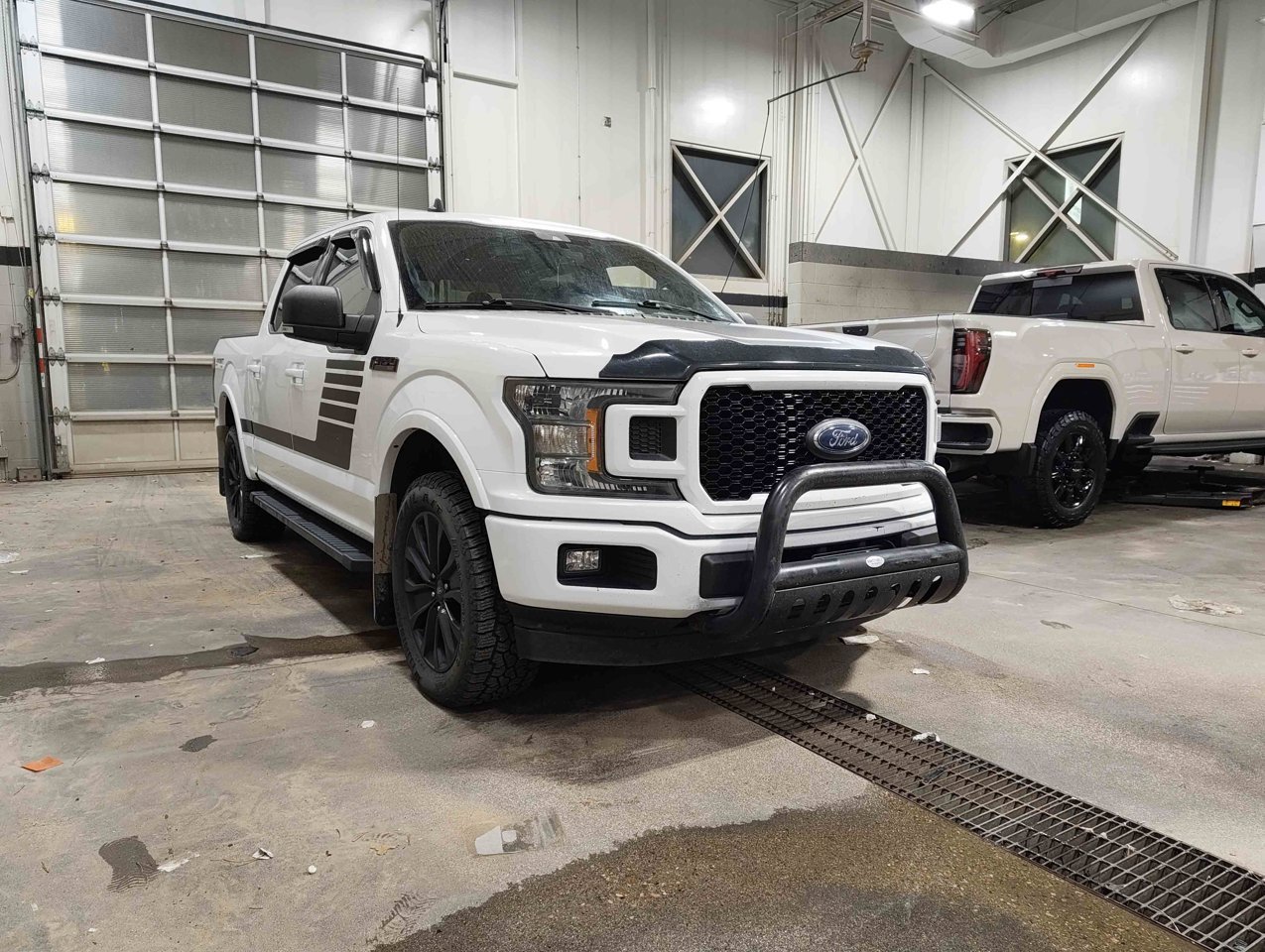 2019 Ford F-150 XLT 4WD SuperCrew 5.5' Box White Sherwood Park - photo #5