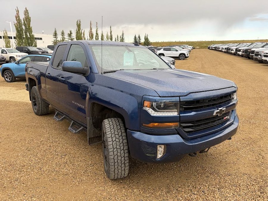 2018 Chevrolet Silverado 1500 LT 5.3L | Running Boards Blue