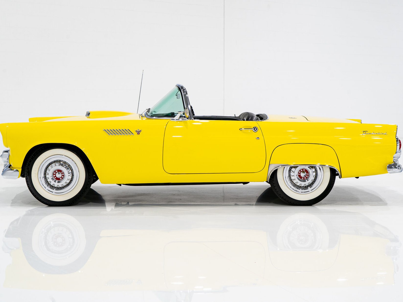 Ford Thunderbird **PRICE IN USD** Fully restored 1955 Montréal - photo #43