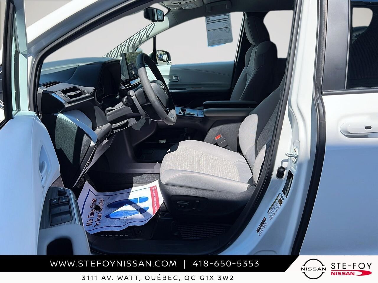 2026 Toyota Sienna LE 8 PASSAGERS White Ste-Foy - photo #8