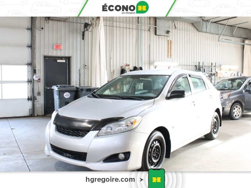 2009 Toyota Matrix Silver Laval - photo #2