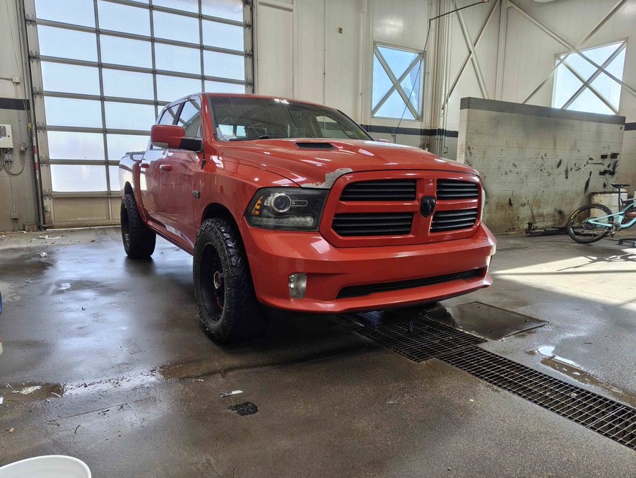 2014 Ram 1500 Sport Premium 5.7L | Aftermarket 20in XF Wheels Red