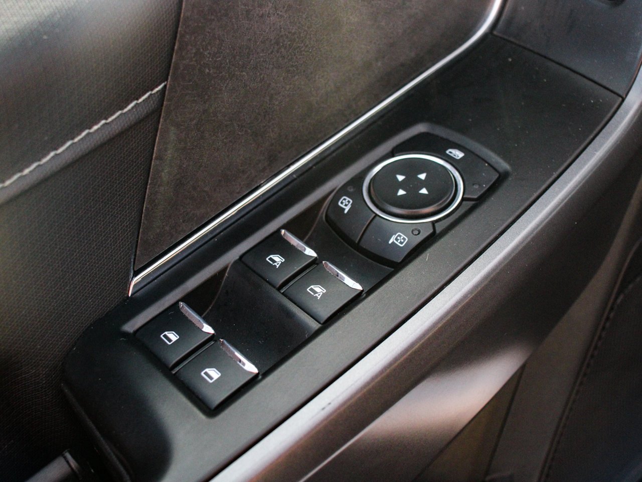 2025 Ford F-150 XLT 4WD SuperCrew 5.5' Box White Sherwood Park - photo #15