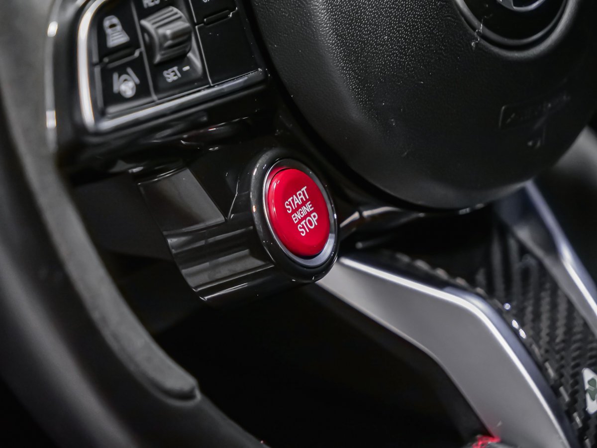 Alfa Romeo Giulia QUADRIFOGLIO CARBON TOIT CARBONE ASSIST CONDUITE 2021 Rouge Montréal - photo #20