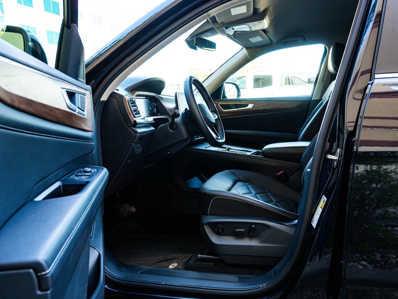 2025 Volkswagen Atlas Comfortline 2.0 TSI 4MOTION Black Sherwood Park - photo #15