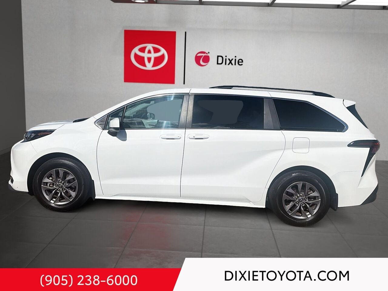 2024 Toyota Sienna HYBRID LE FWD / HEATED SEATS / POWER SLIDING DOORS / 8 SEATER / CARPLAY AND ANDROID AUTO White Mississauga - photo #5