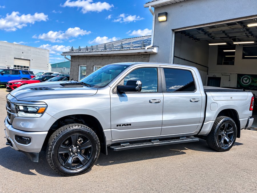 Ram 1500 Sport cabine d'équipe 4x4 caisse de 5 pi 7 po 2022 Gris