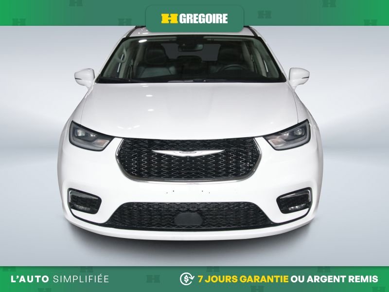 2022 Chrysler Pacifica White Laval - photo #1