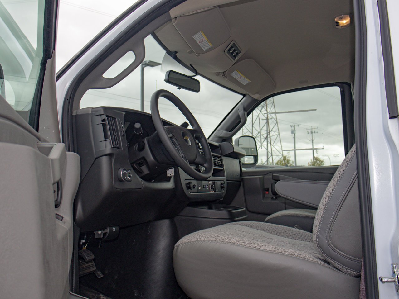 2025 Chevrolet Express Cargo Van RWD 3500 155 White Sherwood Park - photo #17
