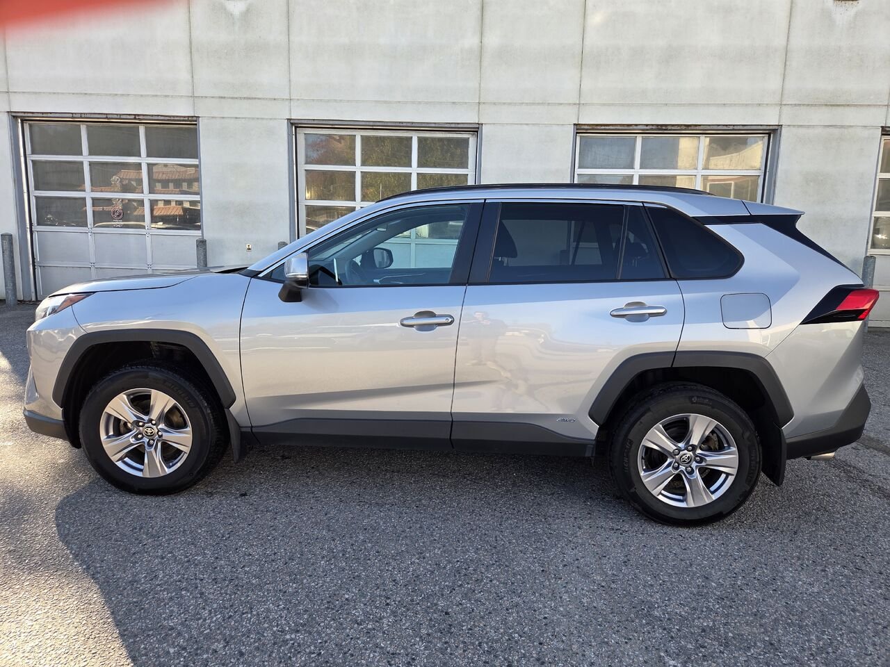 2023 Toyota RAV4 XLE HYBRIDE Silver  - photo #8