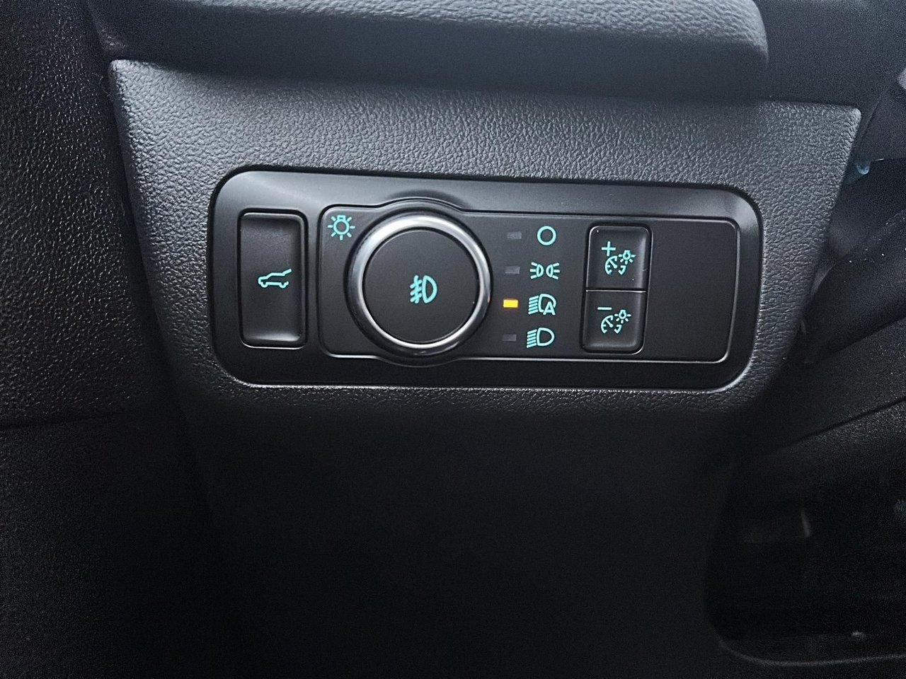 2023 Ford Escape White Rouyn-Noranda - photo #16