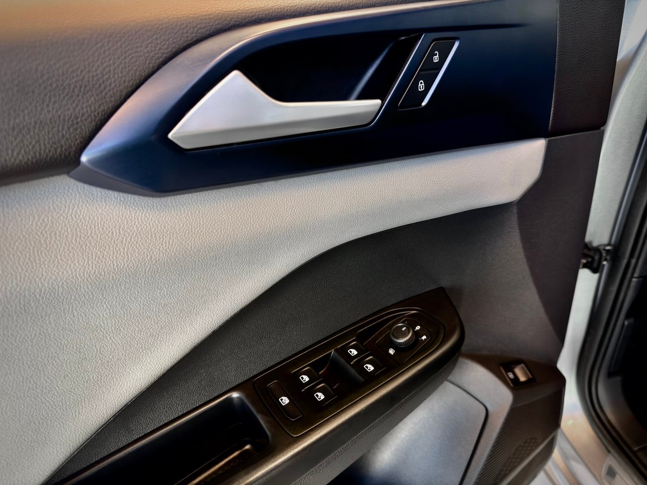 2023 Volkswagen Taos Blue Notre-Dame-des-Prairies - photo #33