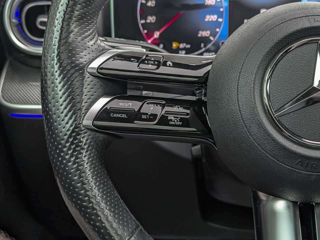 MERCEDES C 300 4Matic Amg Package Toit Pano 2023 Noir Sherbrooke - photo #15