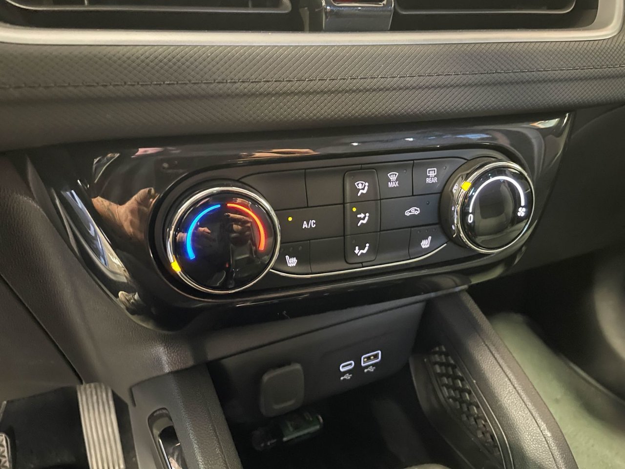 Chevrolet Trailblazer LT AWD *SIÈGES CHAUFF* CARPLAY ALERTES WIFI USB 2024 Noir Saint-Jérôme - photo #9