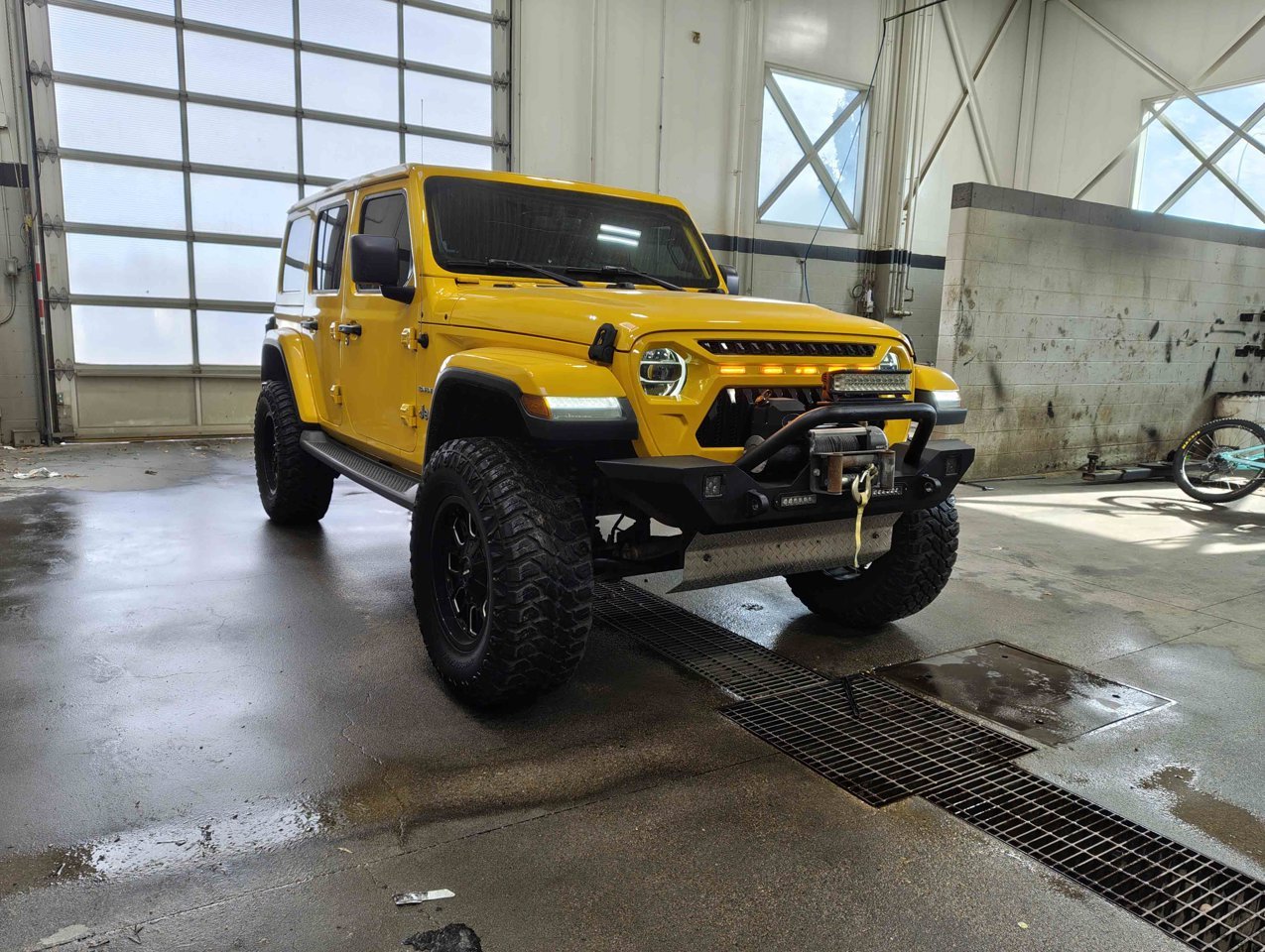 2019 Jeep Wrangler Unlimited Sahara 4x4 Yellow Sherwood Park - photo #5