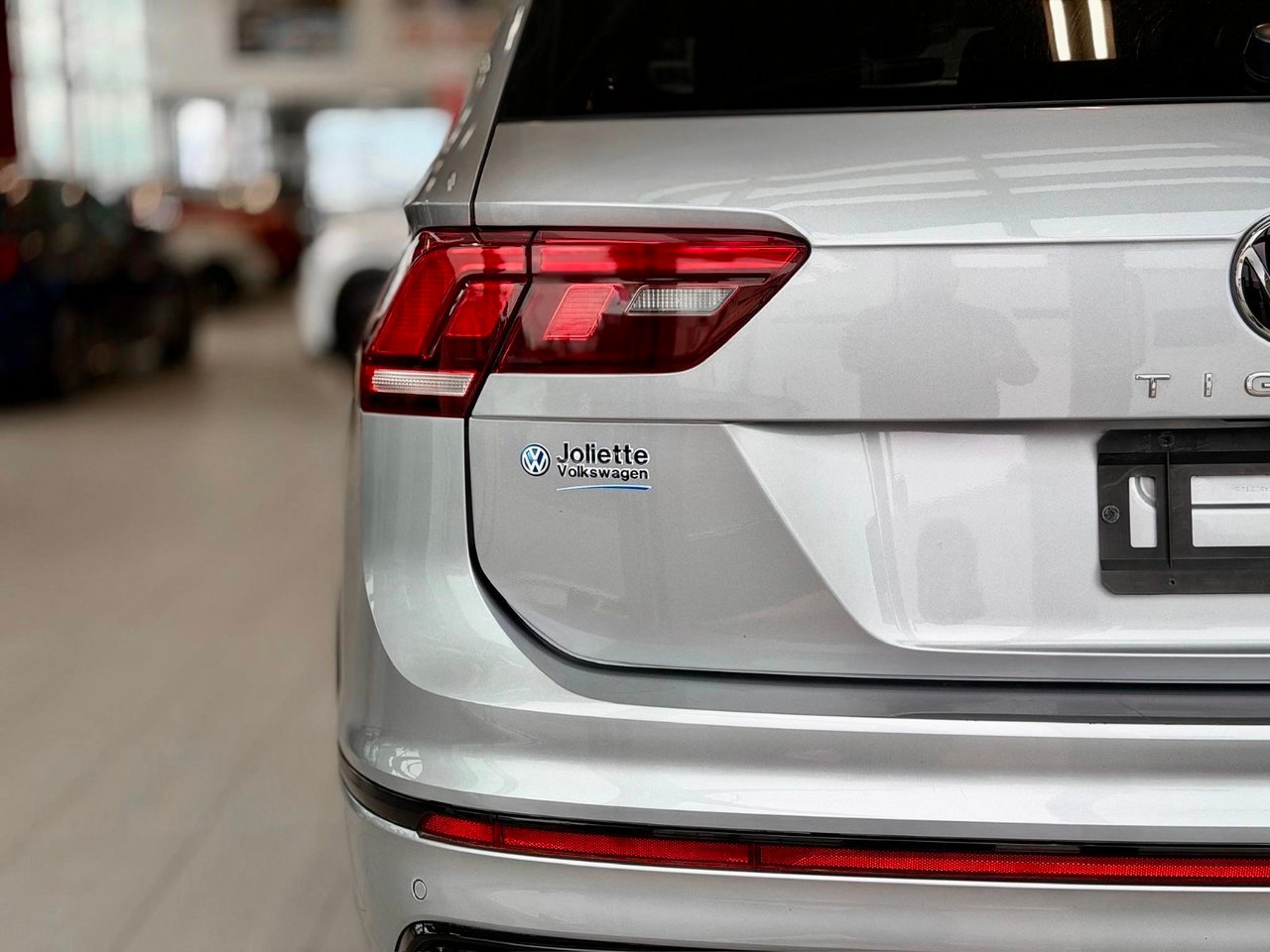 Volkswagen Tiguan 2024 Gris Notre-Dame-des-Prairies - photo #10