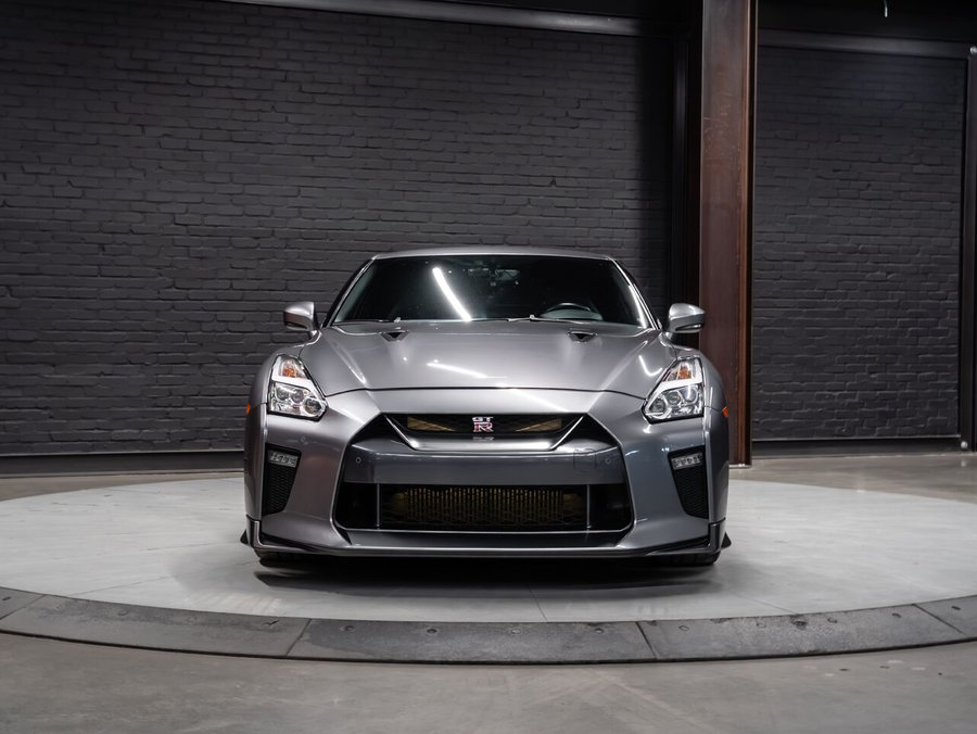 2018 Nissan GT-R Premium | 3.8L Twin-Turbo V6 | Aftermarket Exhaust | Aftermarket Bolt on Modifications Grey