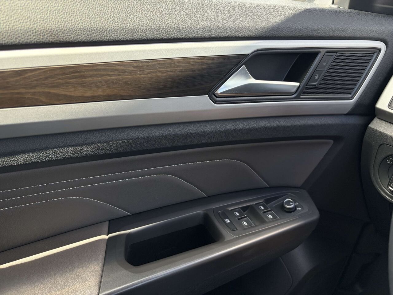 2022 Volkswagen Atlas Grey Gatineau - photo #10