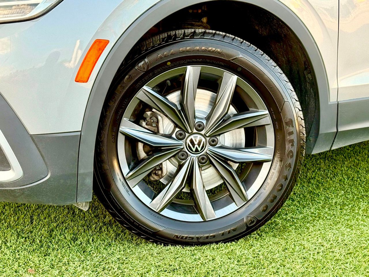 Volkswagen Tiguan 2023 Gris Notre-Dame-des-Prairies - photo #10