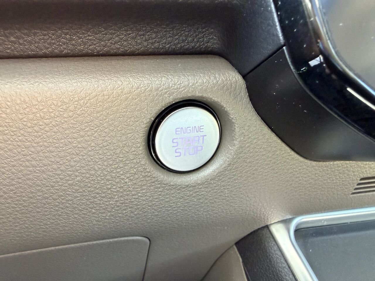 2025 Kia Carnival Black Thetford Mines - photo #24