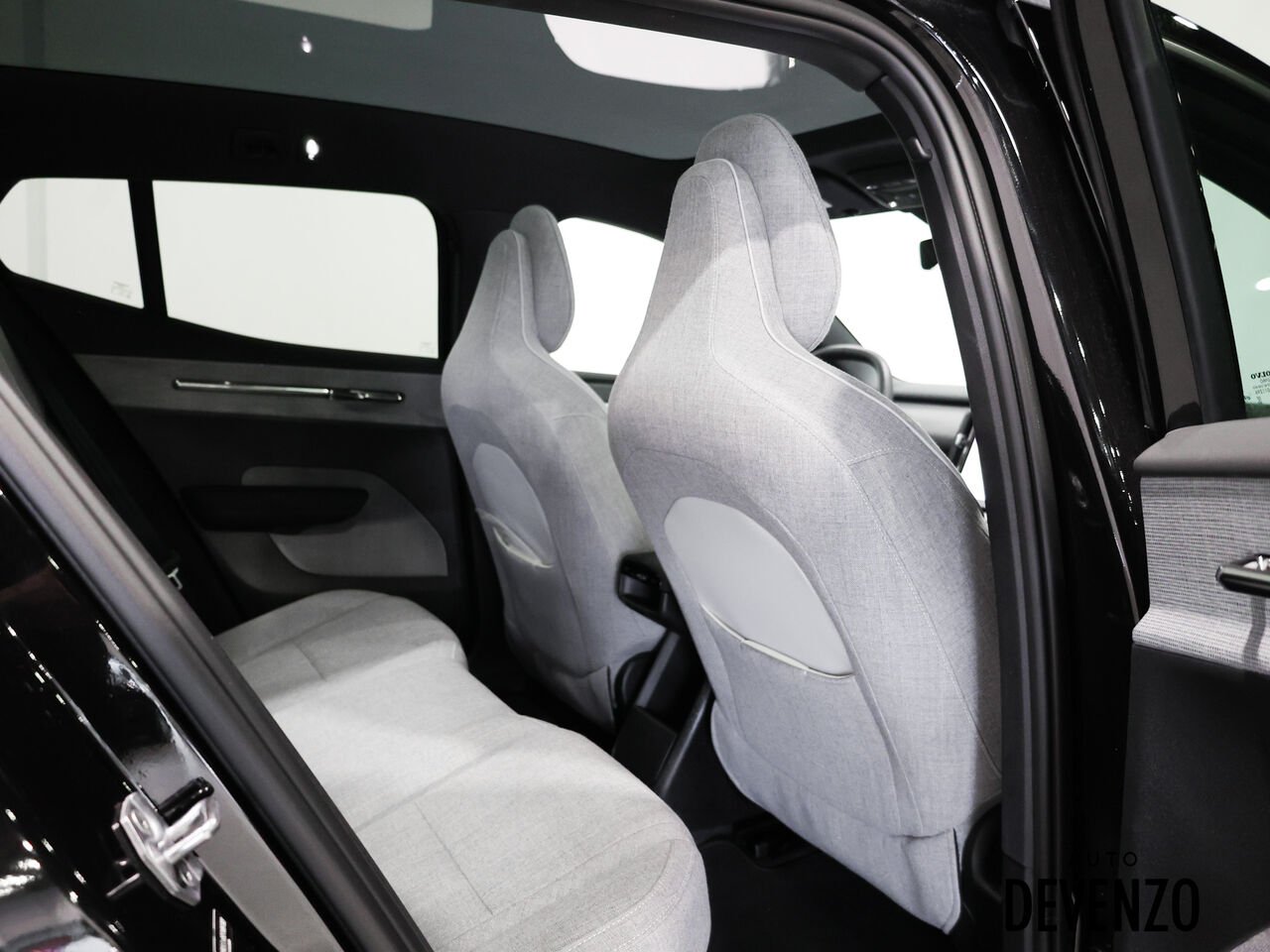 2025 Volvo EX30 Black Saint-Eustache - photo #8