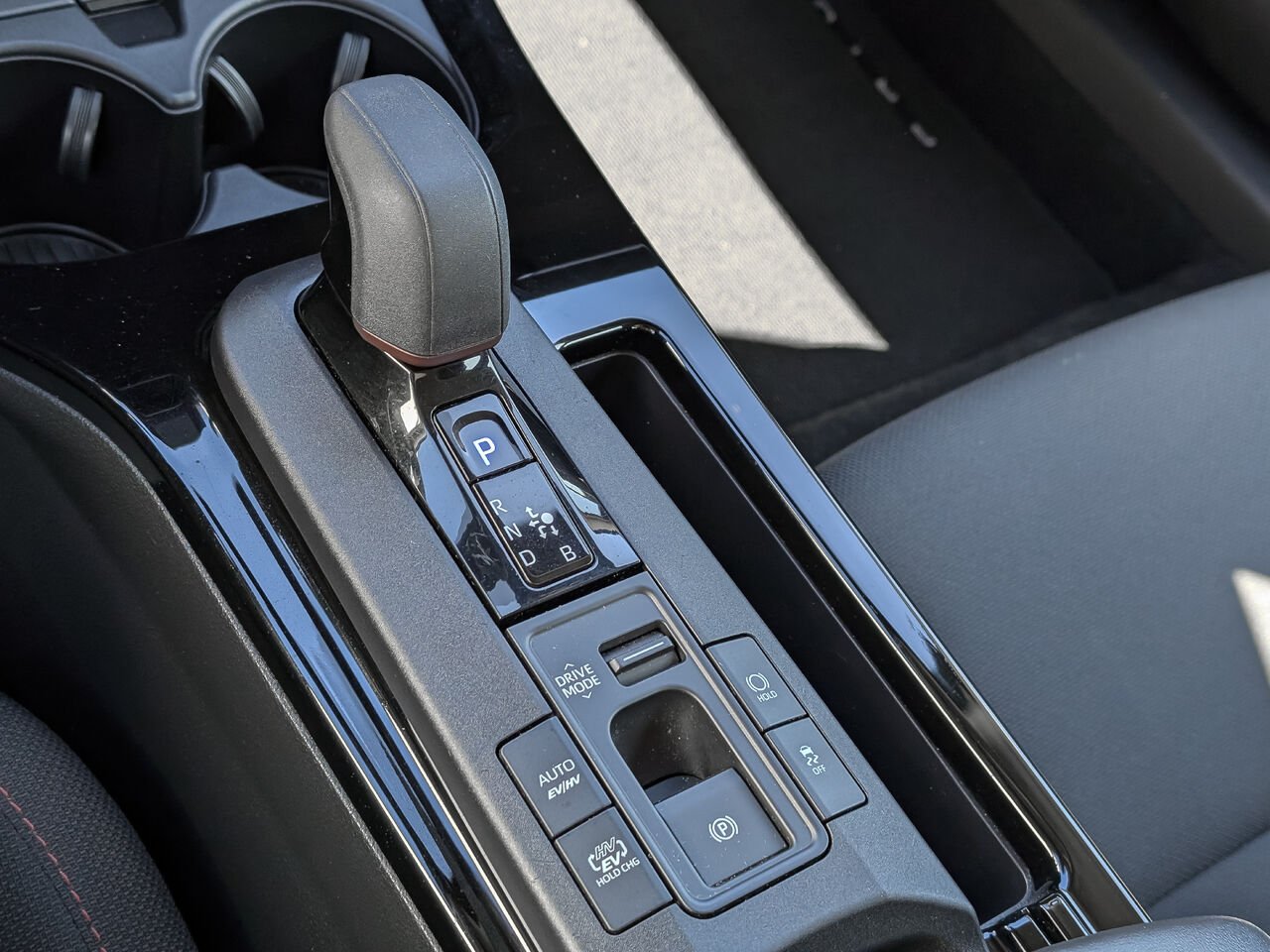 Toyota Prius Prime SE/SIÈGES CHAUFFANTS/BLUETOOTH/AC/RÉGULATEUR DE VITESSE/CAMÉRA DE RECUL 2024 Argent Incisif Sherbrooke - photo #14
