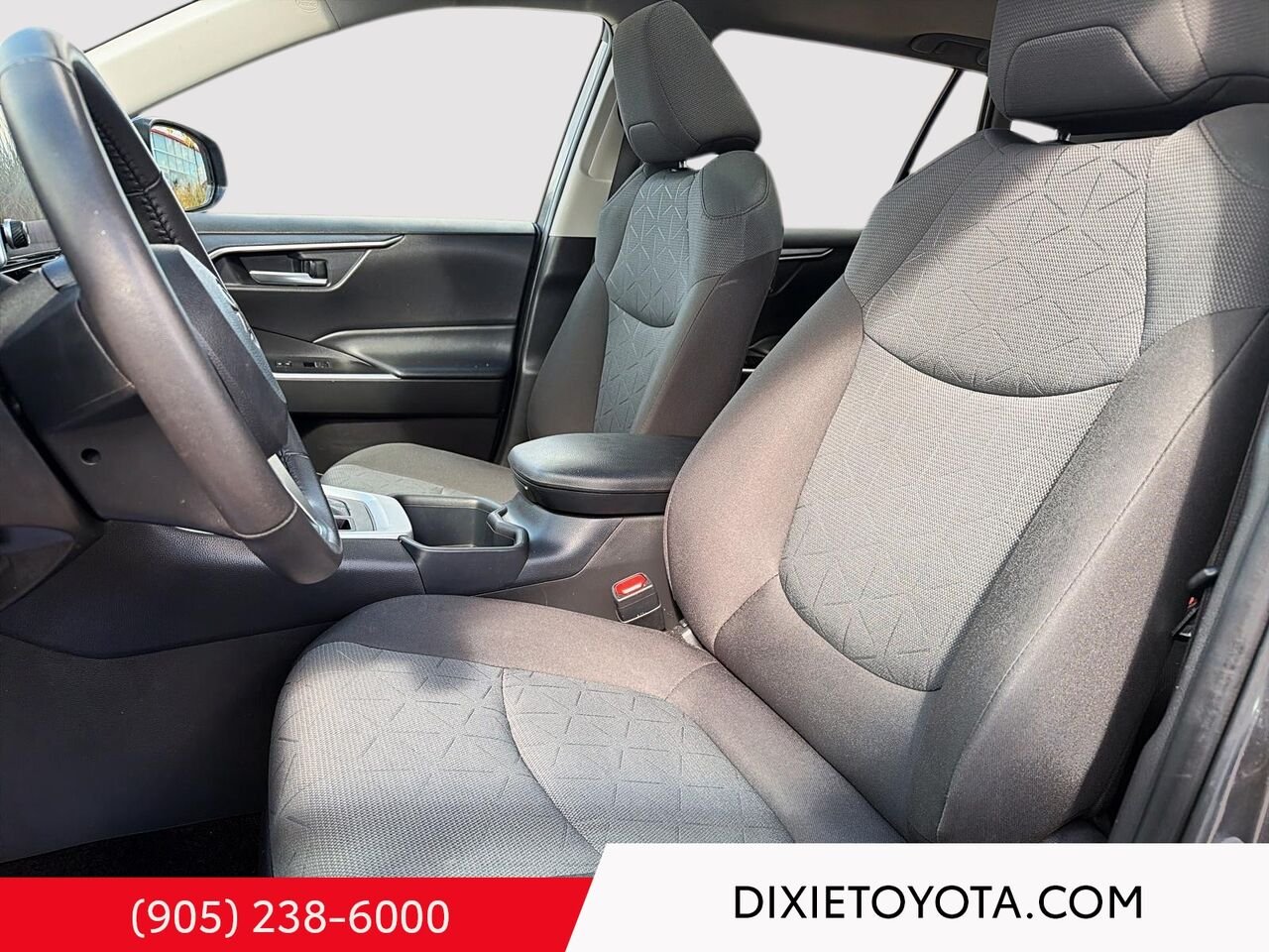 2025 Toyota RAV4 XLE AWD / HEATED SEATS / MOONROOF / ALLOY WHEELS / CARPLAY AND ANDROID AUTO Grey Mississauga - photo #8