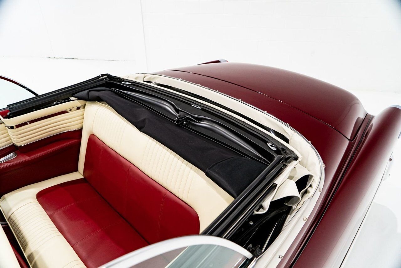 Oldsmobile 98 PRIX EN USD | Convertible Beautifully Presented from complete Restoration 1953 Rouge Montréal - photo #53