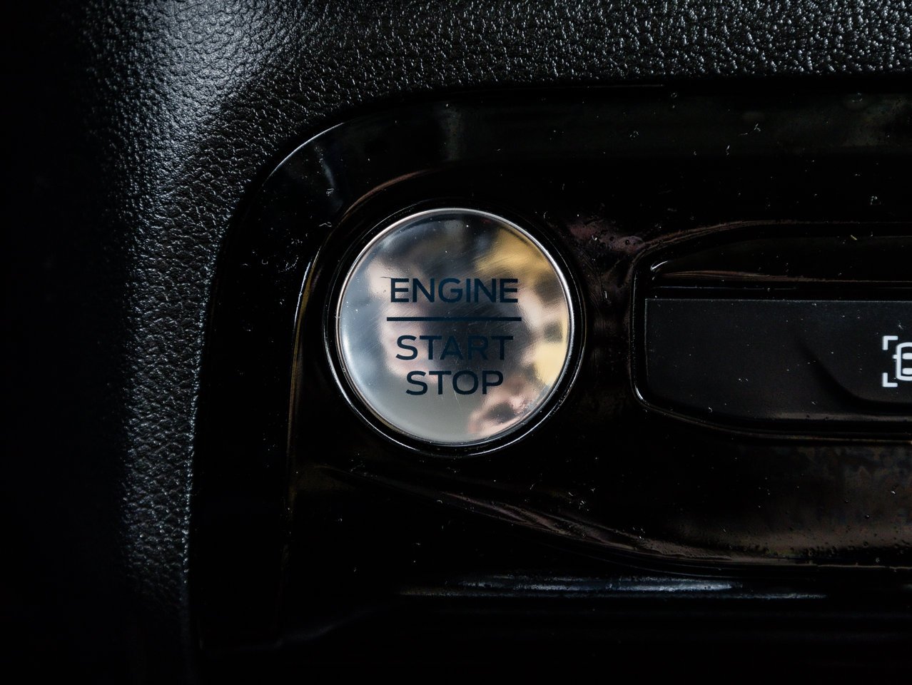 2025 Ford Escape Platinum AWD Black Sherwood Park - photo #24