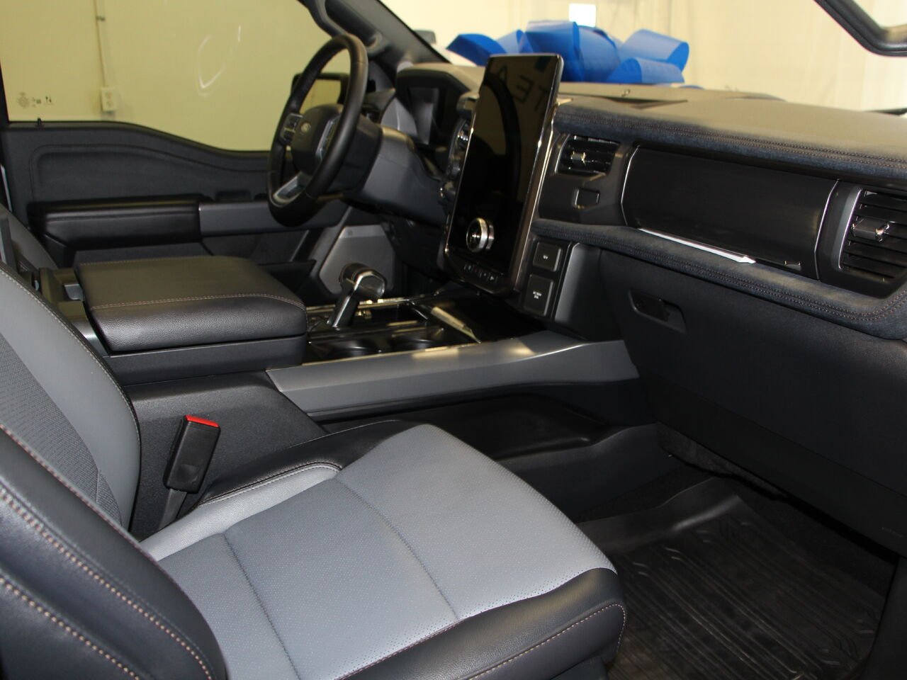 2025 Ford F-150 Lightning LARIAT F150 LIGHTNING LARIAT Grey Châteauguay - photo #5