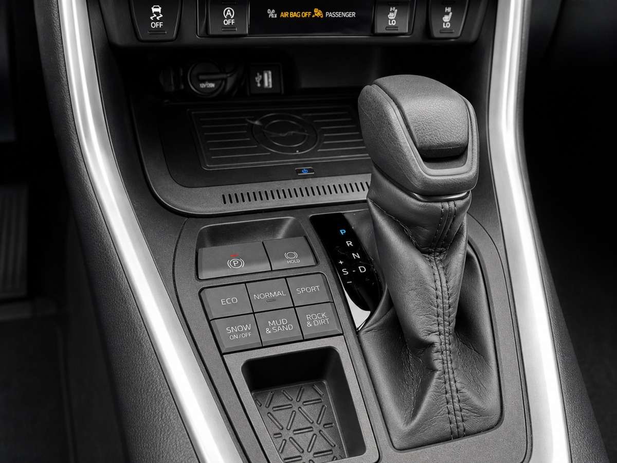 2024 Toyota RAV4 Red Saint-Basile-le-Grand - photo #10
