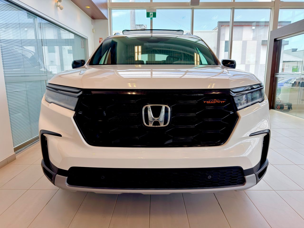 2023 Honda Pilot White Notre-Dame-des-Prairies - photo #5