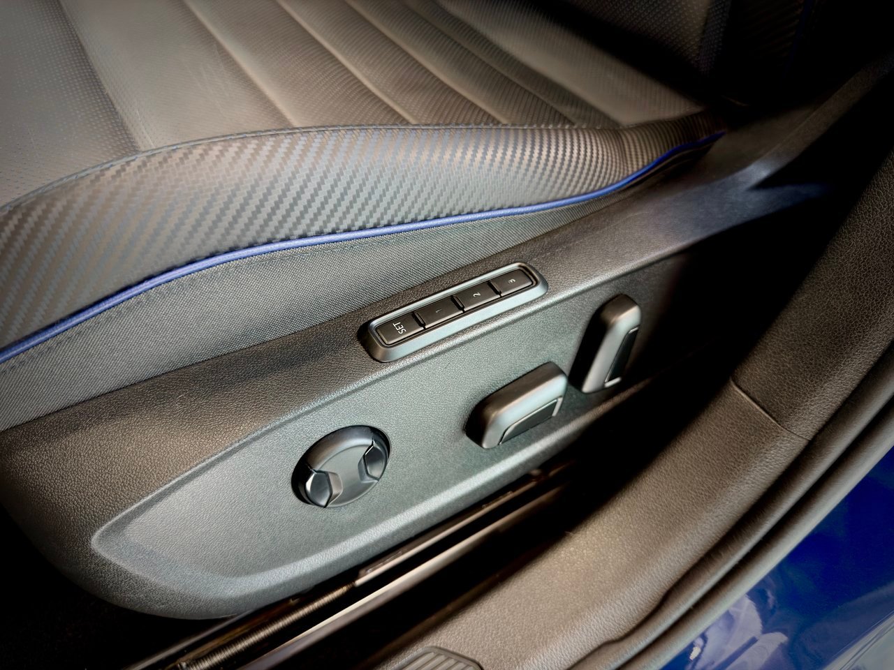 2024 Volkswagen Golf R Blue Notre-Dame-des-Prairies - photo #23
