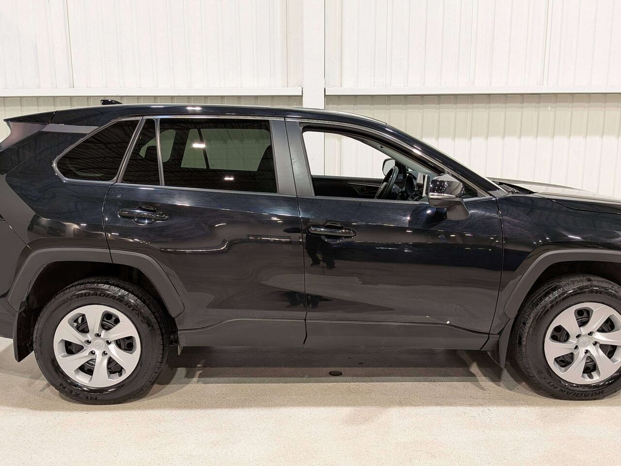 Toyota RAV4 LE AWD 2024 Noir Val-David - photo #6