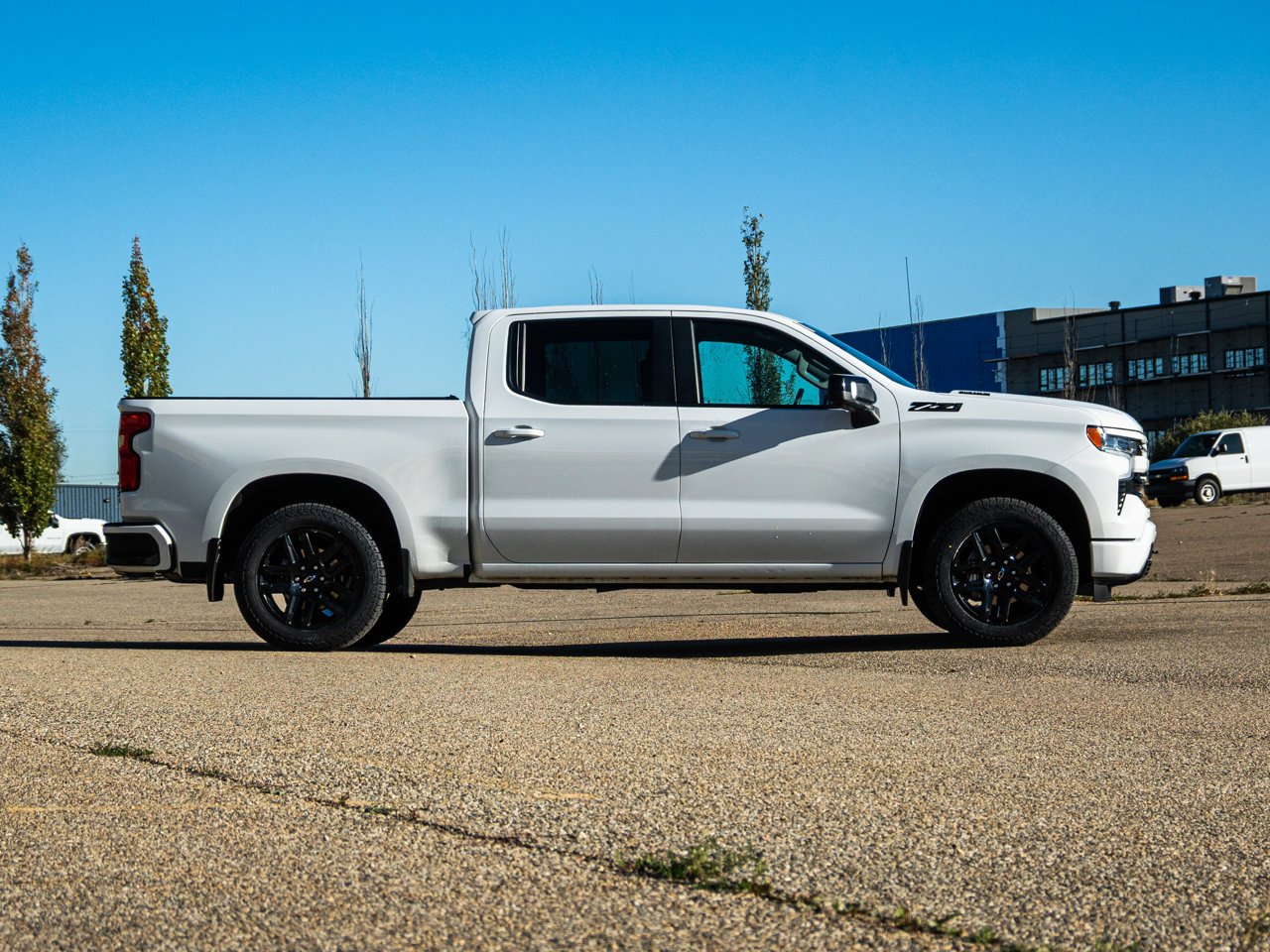 2025 Chevrolet Silverado 1500 4WD Crew Cab 147 RST White Sherwood Park - photo #14
