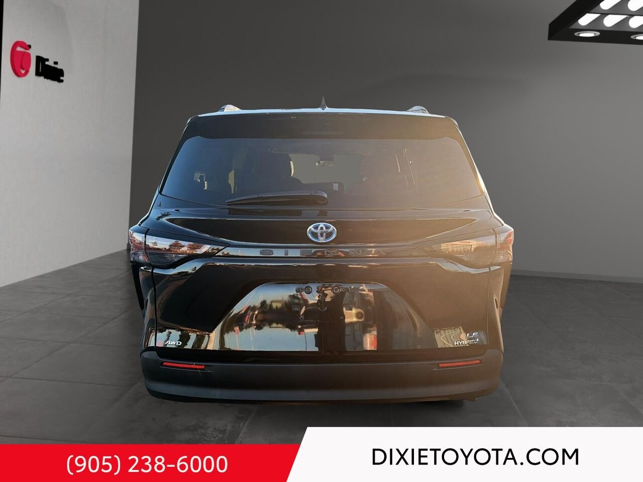 2023 Toyota Sienna HYBRID LE AWD / HEATED SEATS / TOYOTA SAFETY SENSE / CARPLAY AND ANDROID AUTO Black Mississauga - photo #4