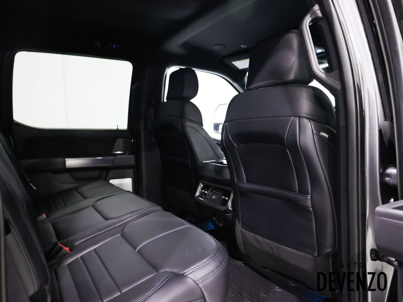 2026 Ford Super Duty F-450 DRW Grey Saint-Eustache - photo #10