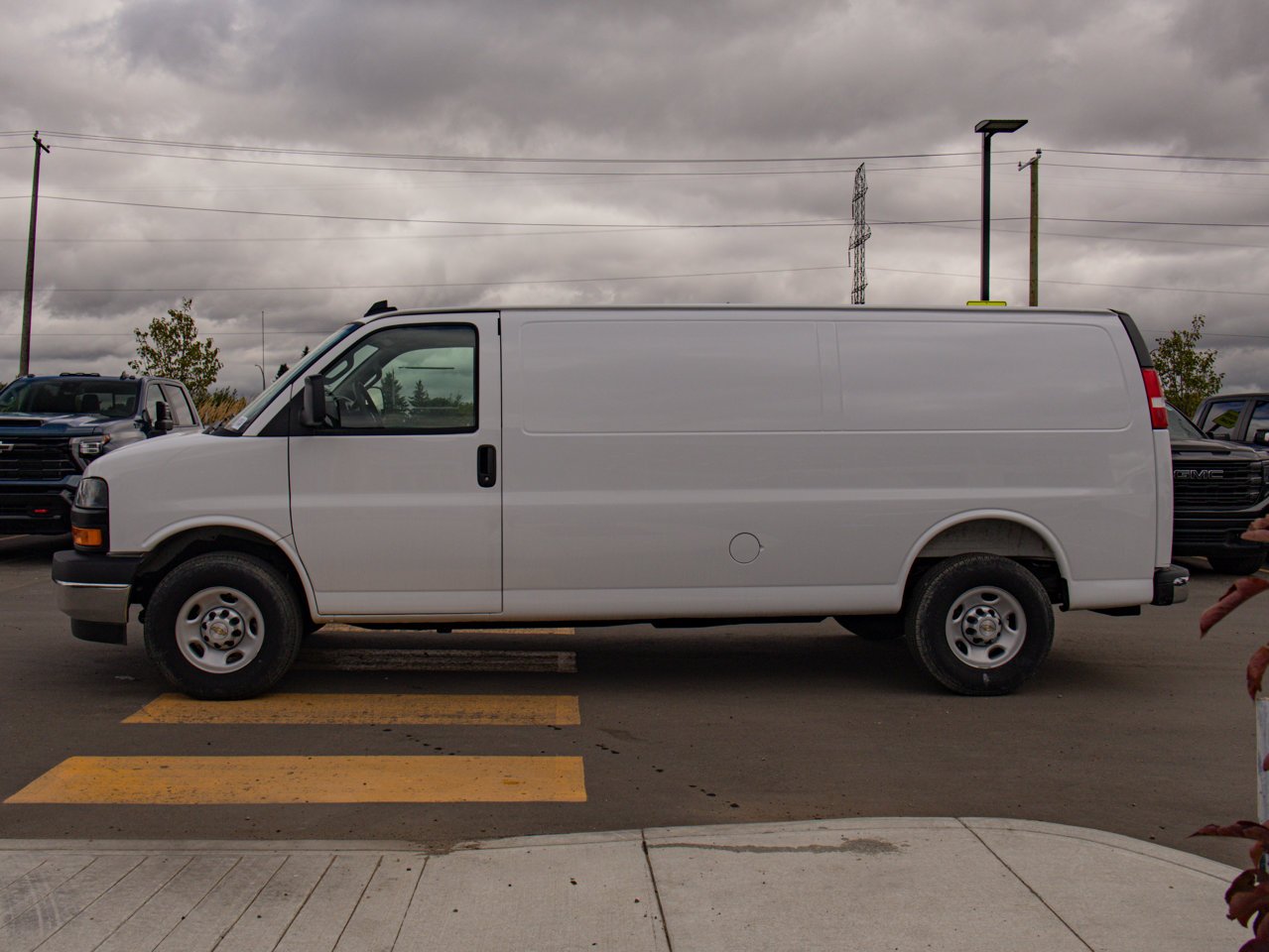 2025 Chevrolet Express Cargo Van RWD 3500 155 White Sherwood Park - photo #6